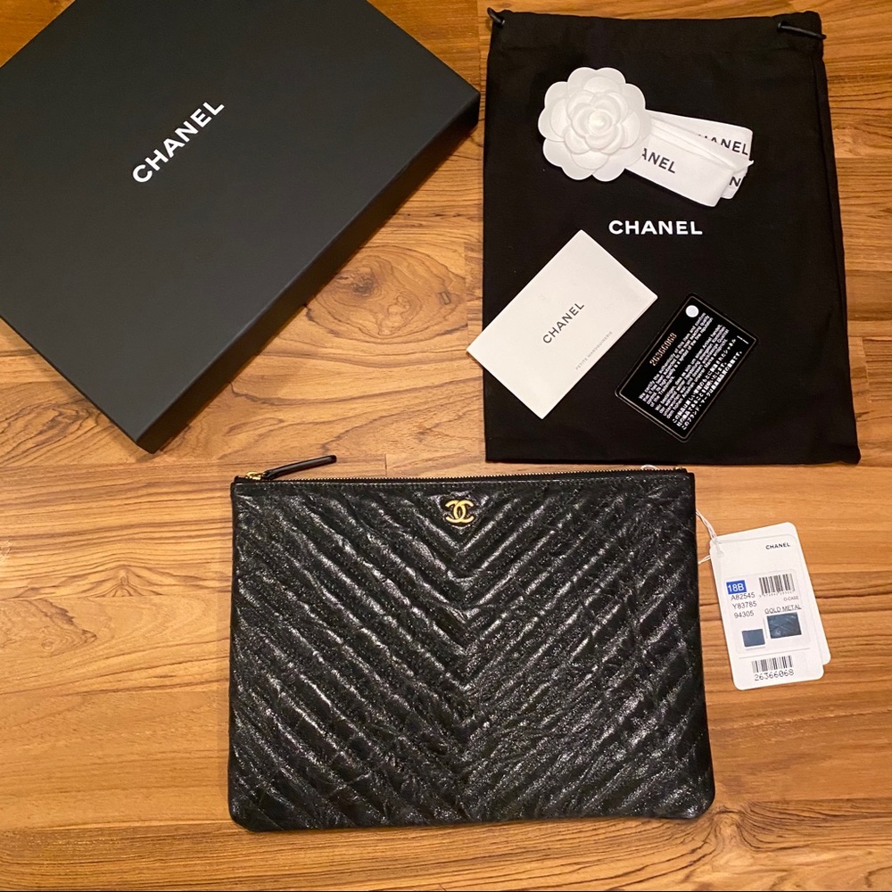 🚫SOLD🚫 New Chanel Clutch Chevron Iridescent - Picture 2 of 8